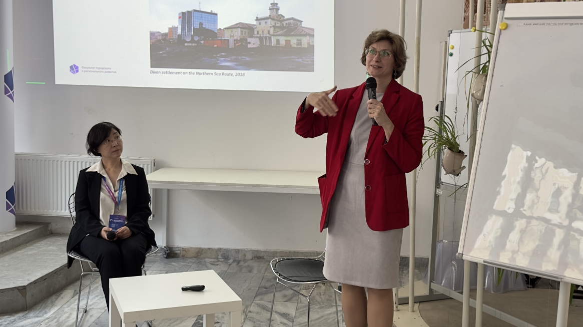 Надежда Замятина (выступает) — соруководитель проекта с российской стороны