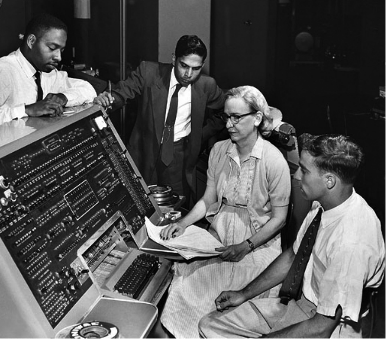 Грейс Хоппер за клавиатурой UNIVAC, 1960 год
